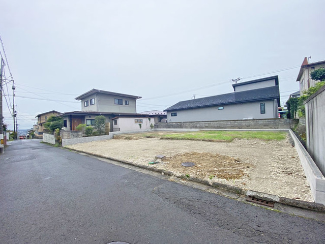 スーパーやドラッグストアが近くお買い物も安心♪現地（2026年8月）撮影