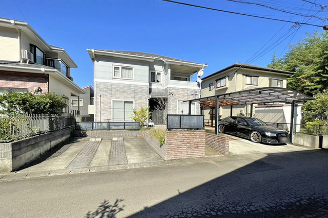 広々とした68坪の敷地♪お車好きにも嬉しい駐車5台可能！現地（2025年9月）撮影