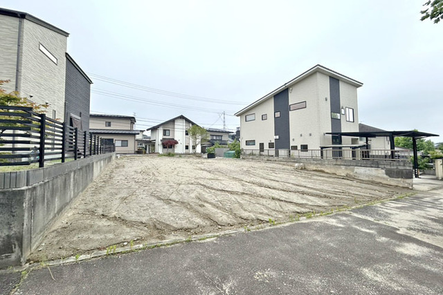 敷地広々75坪越え♪南面にゆったりとしたお庭スペースを完備！現地（2026年6月）撮影