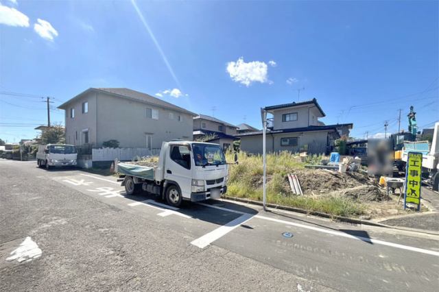 お車好きにも嬉しい並列駐車3台以上可能防犯カメラ標準装備現地（2025年9月）撮影
