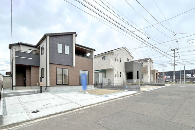 50坪以上の広々敷地♪ゆったり並列駐車2台＋お庭完備！現地（2026年4月）撮影