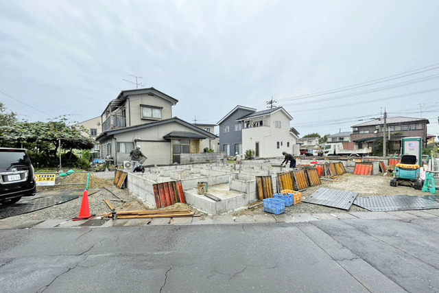 学習施設が近くて子育て世帯も安心♪コンビニやスーパーも充実！現地（2026年8月）撮影