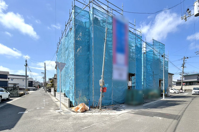 コンビニ徒歩3分・スーパー徒歩5分♪急なお買い物にも便利です！現地（2026年4月）撮影
