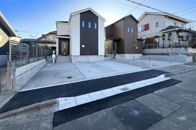 キッチン後ろに続く脱衣所！お子様の入浴もスムーズに！現地（2025年11月）撮影