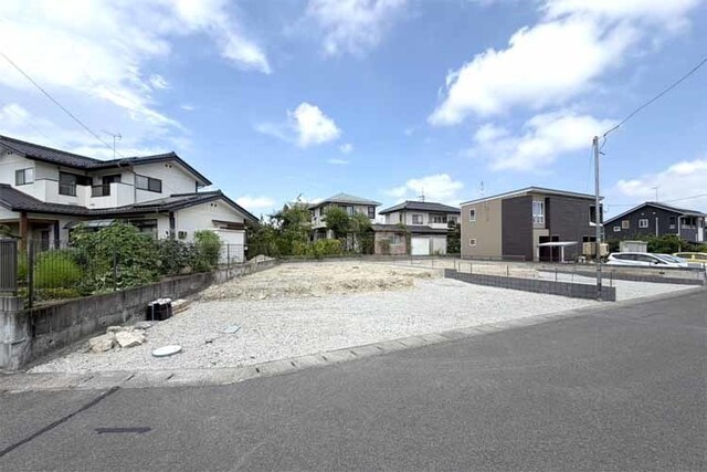 （現地写真）小・中学校まで徒歩8分！住環境充実！