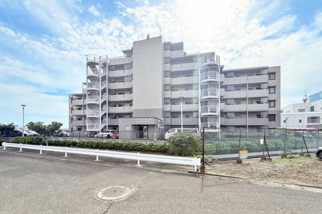 銀行・コンビニ・薬局まで徒歩6分内！現地（2025年10月）撮影