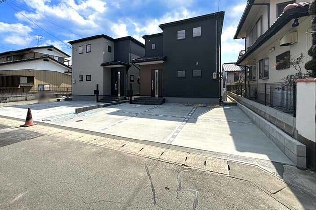 岩沼南小学校徒歩13分！岩沼中学校徒歩7分！お子様の通学も安心の距離！現地（2026年4月）撮影