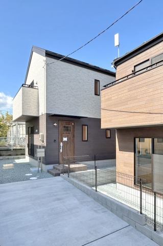 長期優良認定住宅駐車2台OK！ご夫婦でのお車所有も可能です♪現地（2025年10月）撮影