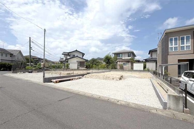 （現地写真）小・中学校まで徒歩8分！住環境充実！