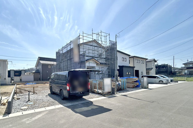 小学校徒歩11分近隣バス停徒歩6分とお出かけにも便利な立地現地（2026年4月）撮影