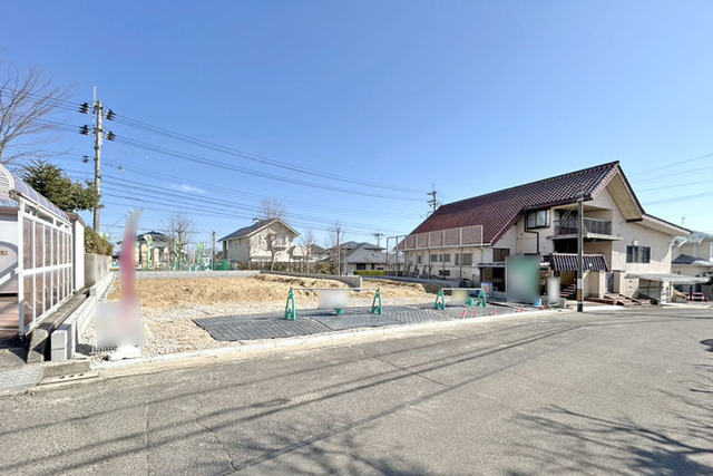 ゆったり並列駐車2台可能♪のびのび過ごせる60坪オーバーの敷地！現地（2026年2月）撮影