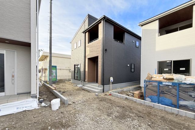 駐車スペース3台分確保！（車種による）所有台数が増えても安心♪現地（2025年11月）撮影