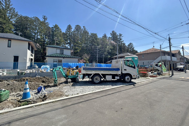 小学校徒歩7分と子育て世帯にも安心の立地♪防犯カメラ設置済み！現地（2026年4月）撮影
