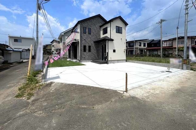 54坪の広々敷地に駐車並列2台OK！現地（2026年7月）撮影