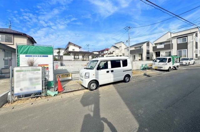 ダブルクローゼット付きの主寝室！ご夫婦の衣類を分けて収納できます！現地（2025年10月）撮影