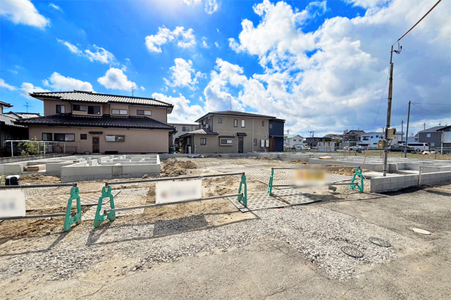 敷地はゆとりの57坪！駐車並列2台OK！現地（2026年10月）撮影