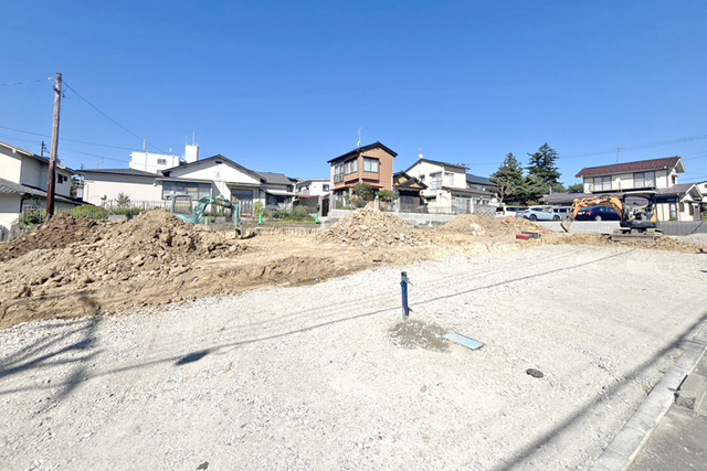 嬉しい並列駐車2台OK♪ご夫婦でのお車所有も可能です！現地（2026年10月）撮影