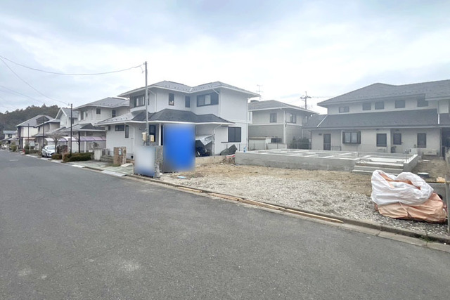 来客時やお車好きの方にも嬉しい並列駐車4台可能♪安心の長期優良住宅！現地（2026年4月）撮影