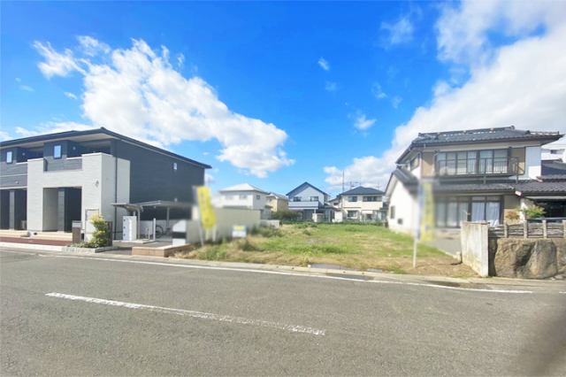 前面道8ｍでゆとり充分♪安心の駐車並列2台OK！現地（2025年10月）撮影