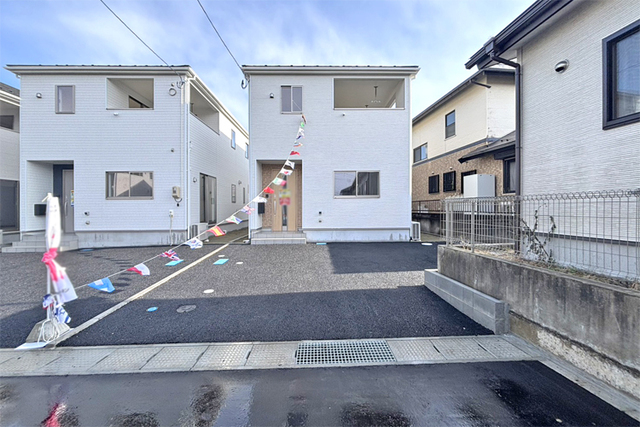 （現地写真）前面道路広く駐車ラクラク！