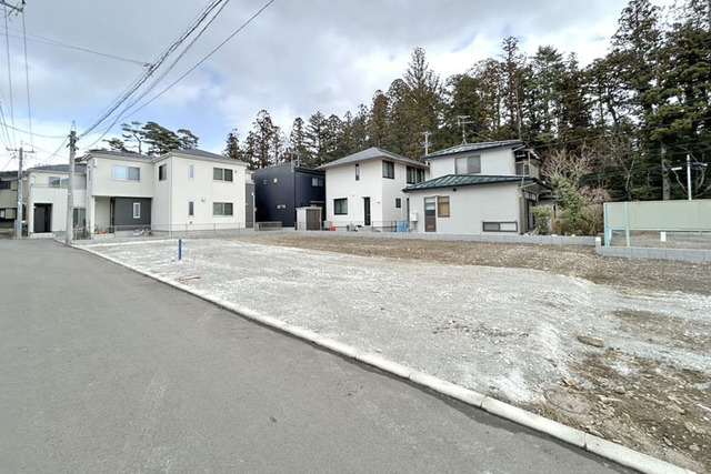 小学校徒歩7分と子育て世帯にも安心の立地♪防犯カメラ設置済み！現地（2026年1月）撮影