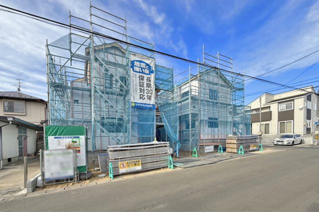 ダブルクローゼット付きの主寝室！ご夫婦の衣類を分けて収納できます！現地（2025年11月）撮影