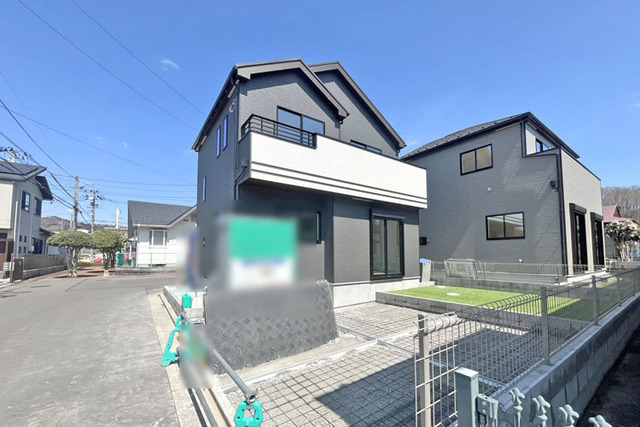 最寄りのスーパーまで徒歩2分♪小学校も徒歩10分と通学も安心！現地（2025年4月）撮影