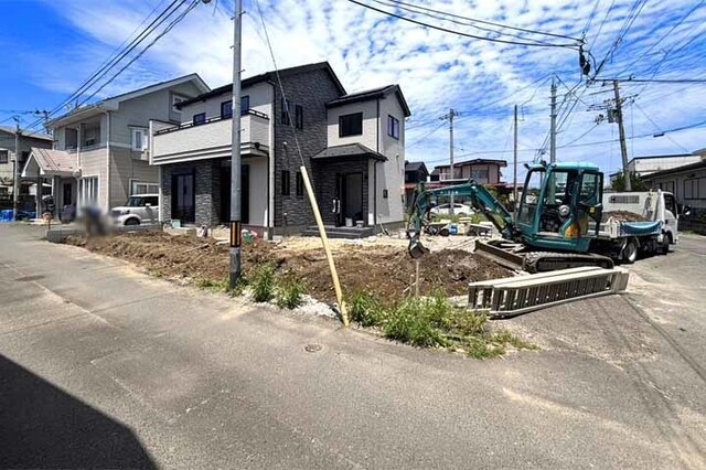 54坪の広々敷地に駐車並列2台OK！現地（2026年7月）撮影
