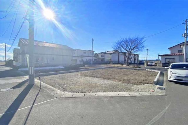 駐車2台OK！前面道も6ｍと広々！現地（2026年1月）撮影