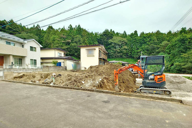 西と南の道路に面していて日当たり良好！開放的で防犯性の高い角地♪現地（2026年9月）撮影