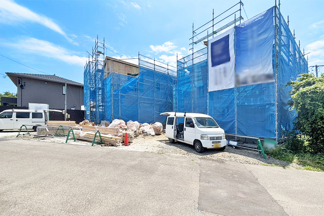 駐車並列2台OK！前面道6ｍ以上！駐車もスムーズ♪現地（2026年7月）撮影
