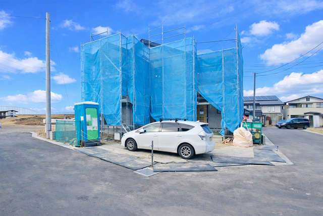 開放的な角地・駐車3台分スペース確保！現地（2025年2月）撮影