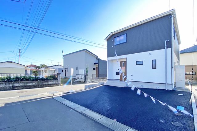 嬉しい駐車並列3台OK！角地物件！現地（2025年12月）撮影