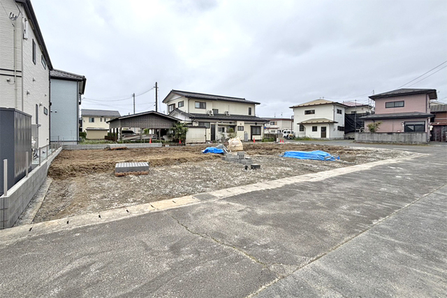 （現地写真）前面道路広く開放的！