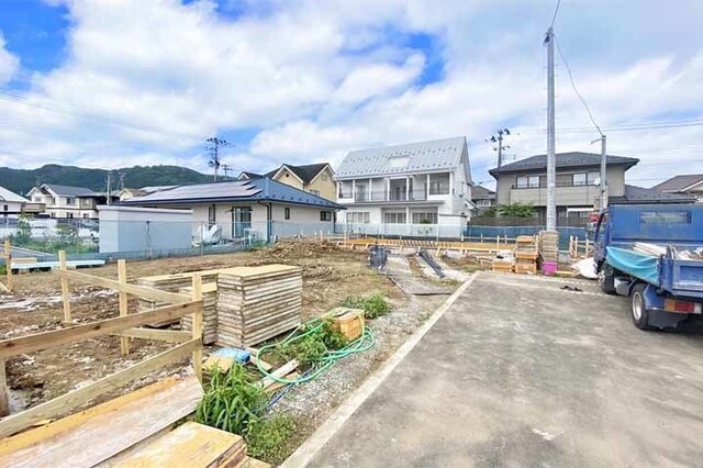 2階居室は南向きで陽当たり良好♪現地（2026年8月）撮影