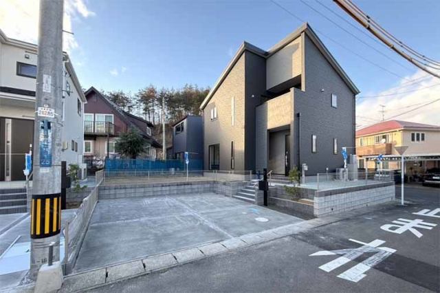 （現地写真）59坪超の敷地！南庭付き！駐車3台OK！