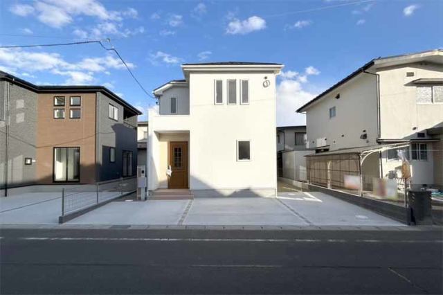 （現地写真）小・中学校まで徒歩7分！多彩な周辺施設！