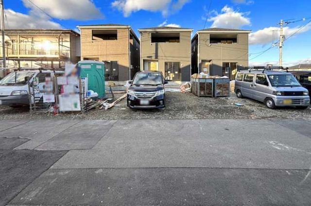 駐車並列2台OK！前面道は明るい南面道路！現地（2025年12月）撮影