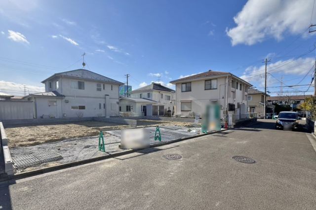 お買い物施設や学習施設が充実通勤通学にも便利な近隣バス停徒歩2分現地（2026年1月）撮影