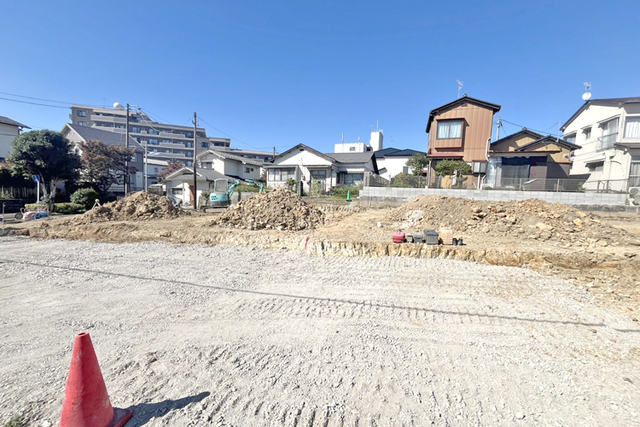 嬉しい並列駐車2台OK♪ご夫婦でのお車所有も可能です！現地（2026年10月）撮影