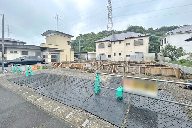 活用しやすい整形地！ゆったり並列駐車2台可能♪現地（2026年7月）撮影